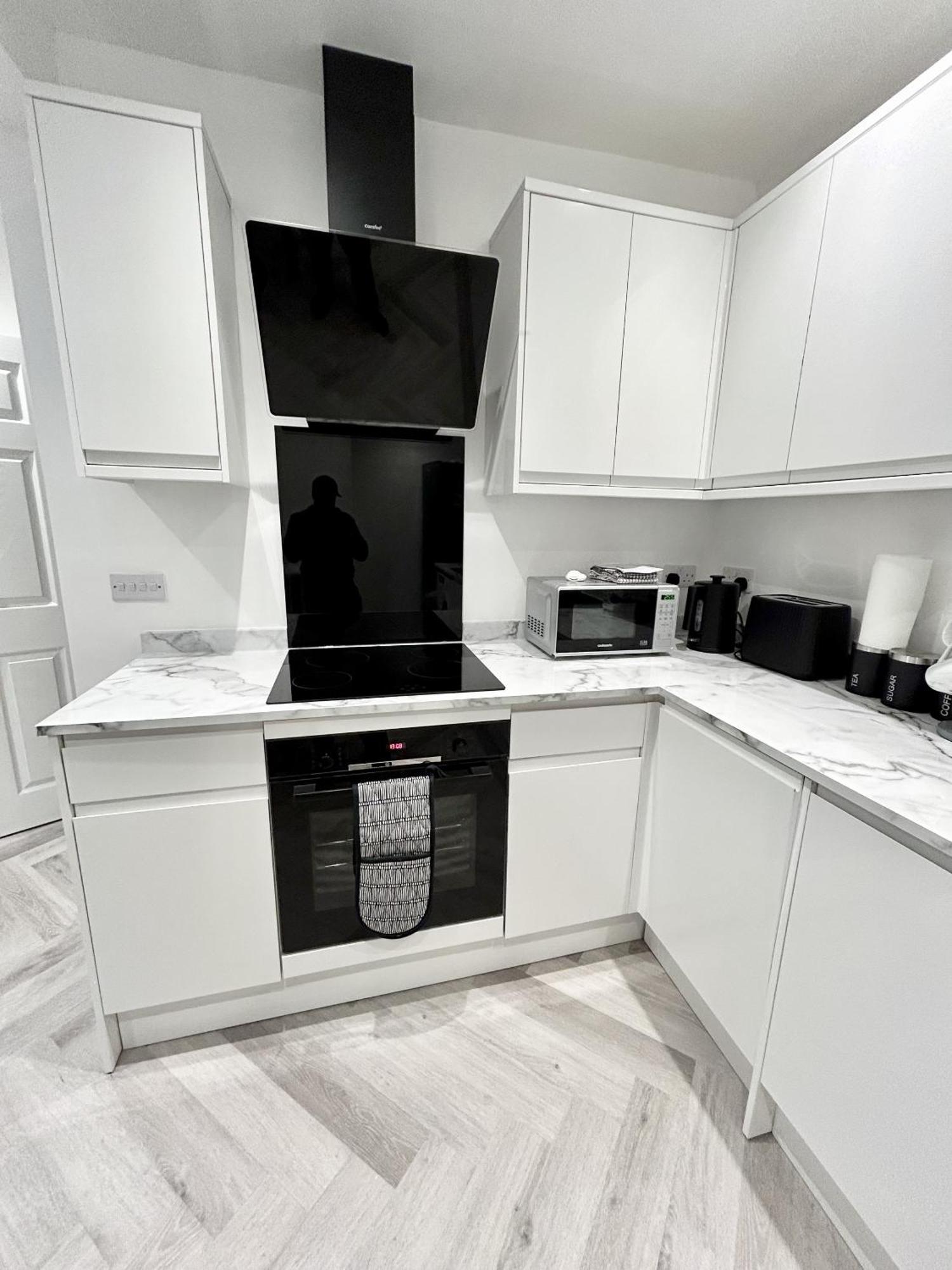 Lymer House - Stylish 3 Bedroom House In 울버햄프턴 외부 사진