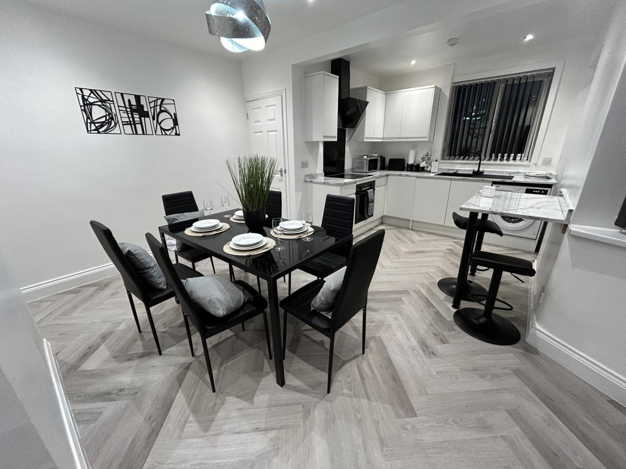 Lymer House - Stylish 3 Bedroom House In 울버햄프턴 외부 사진