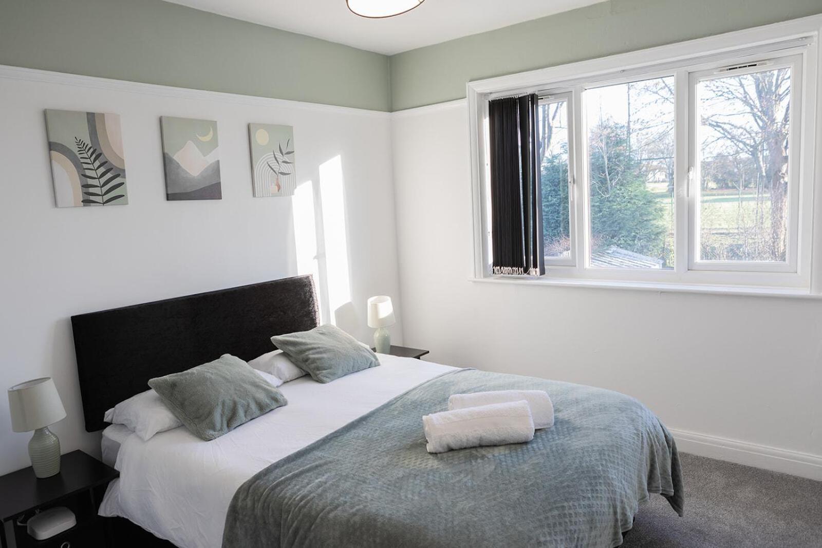 Lymer House - Stylish 3 Bedroom House In 울버햄프턴 외부 사진