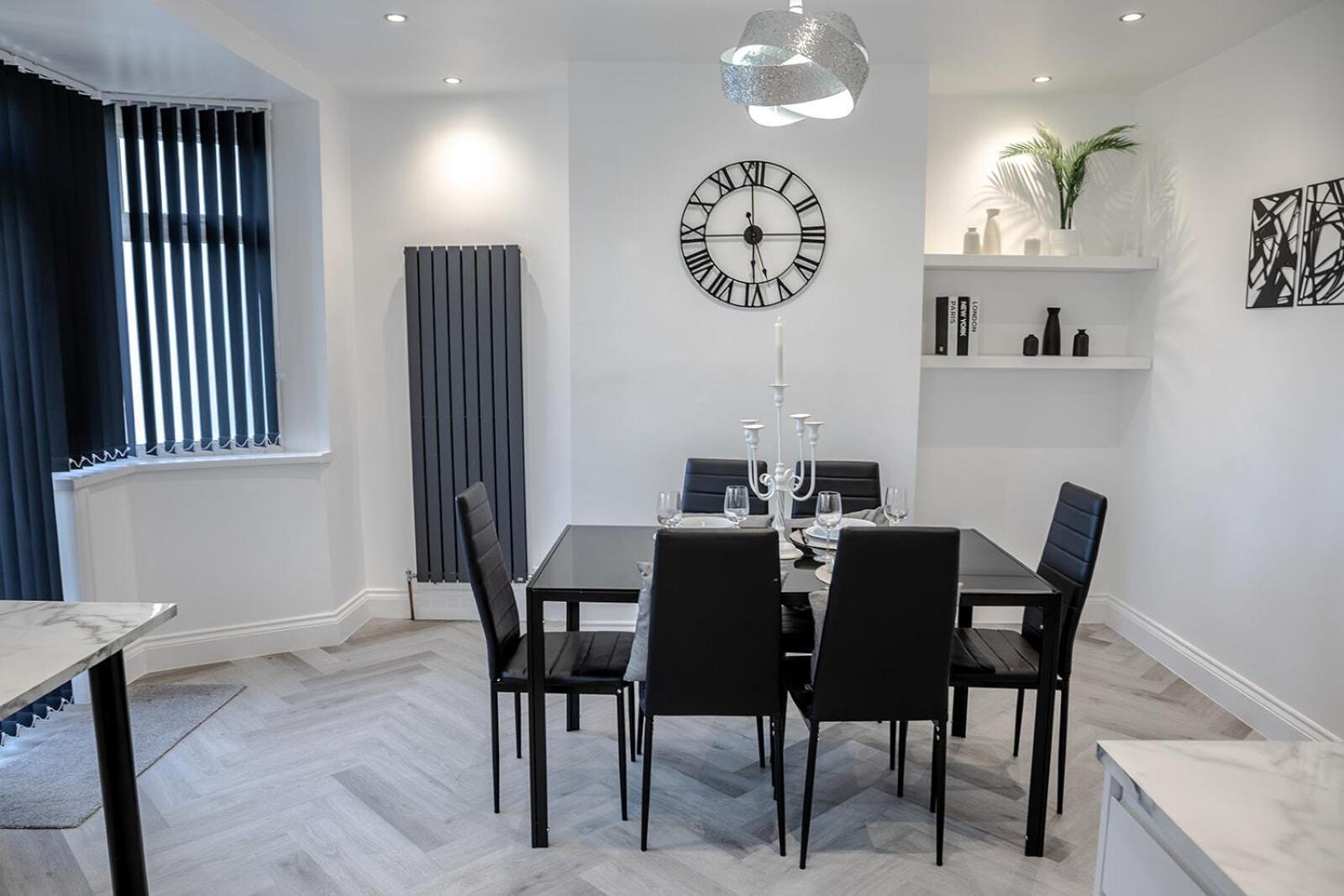 Lymer House - Stylish 3 Bedroom House In 울버햄프턴 외부 사진