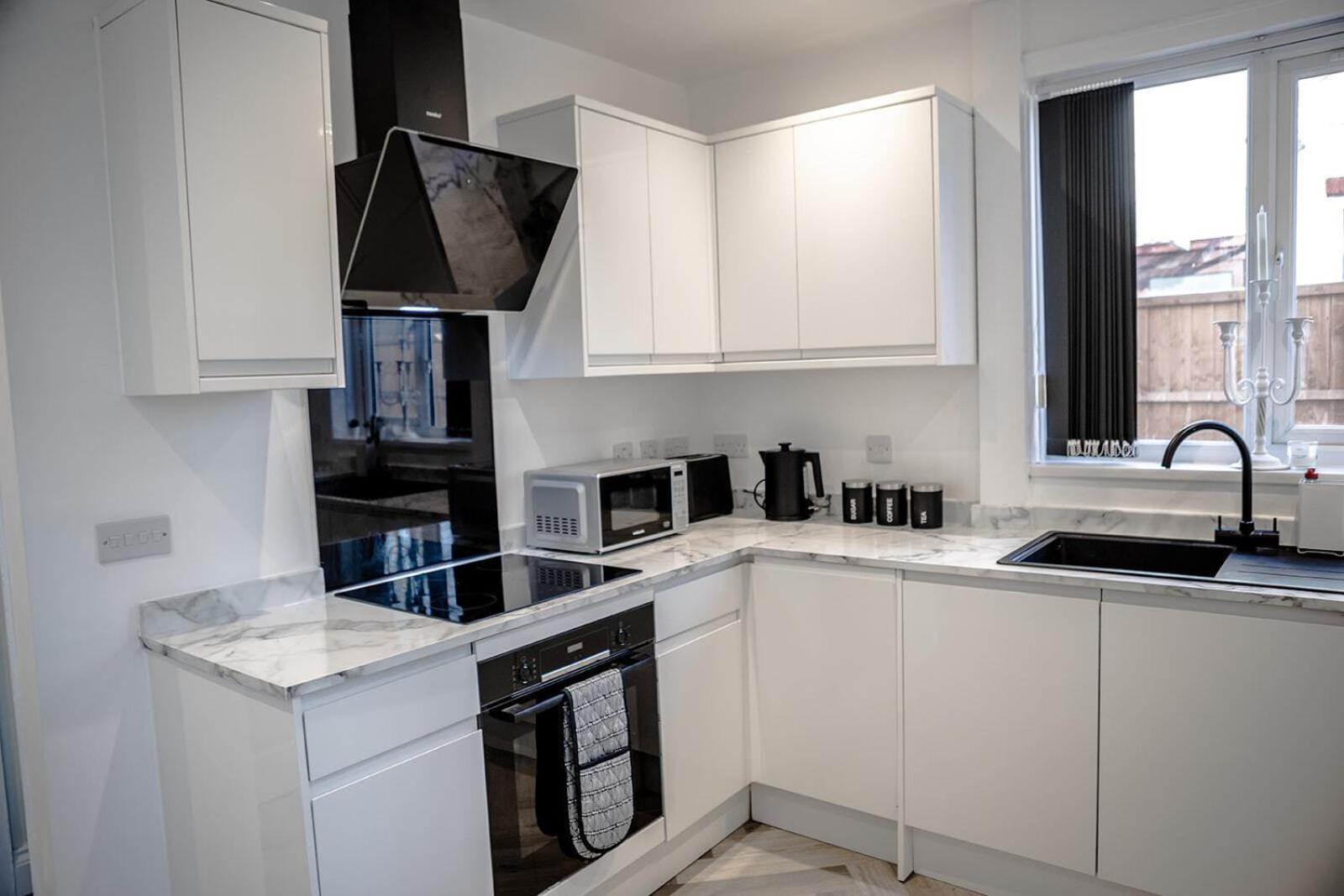 Lymer House - Stylish 3 Bedroom House In 울버햄프턴 외부 사진